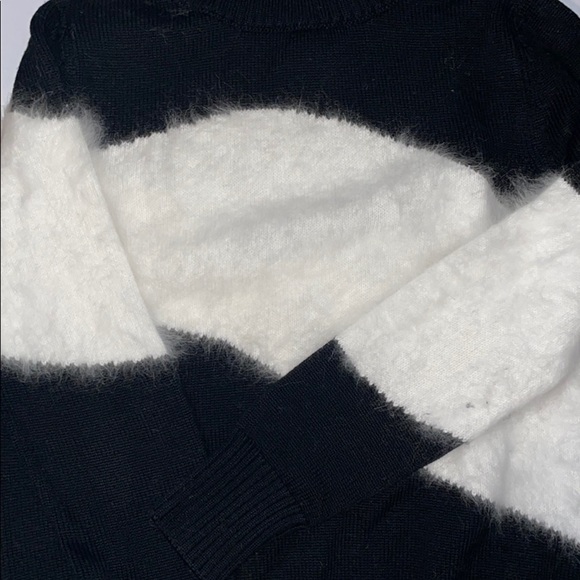 Carolina Herrera turtleneck - Picture 2 of 8